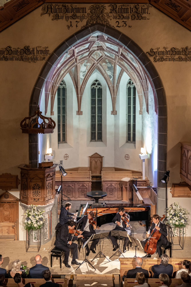YB_00772