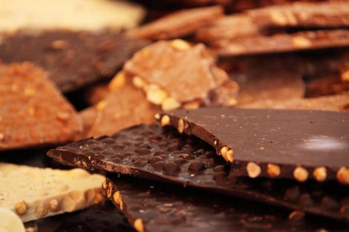 Maestrani_background-brown-calorie-candy-42065